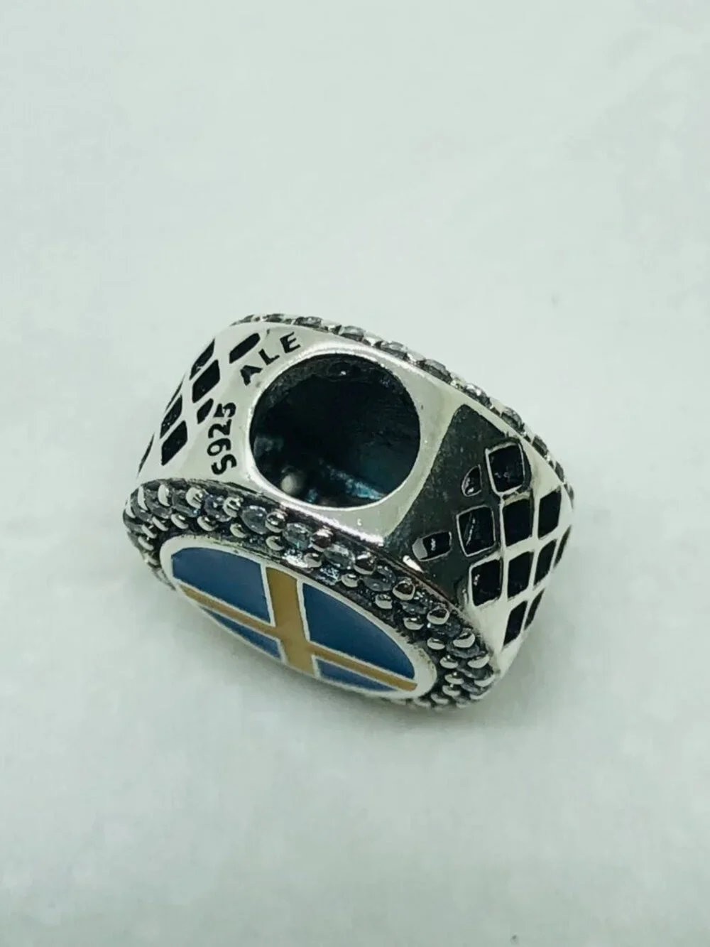 ✨ ✨Pandora Country Of Sweden Exclusive Flag Round Sparkling Charm